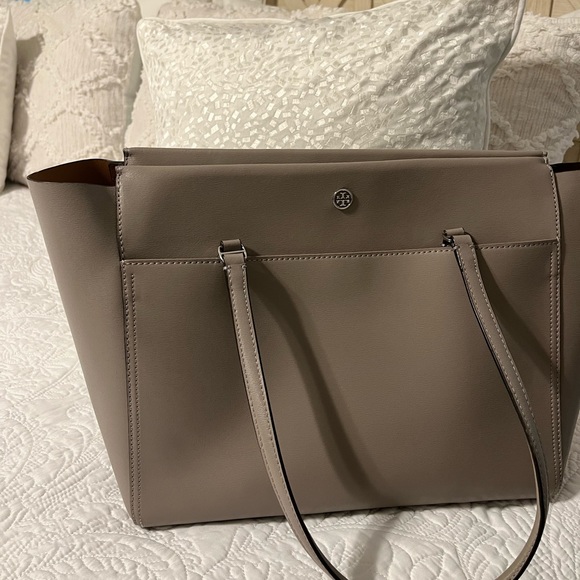 SOLD- Beautiful TB large tote. Excellent used condition. - Picture 5 of 5